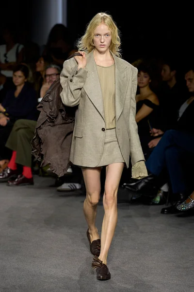 Look 24